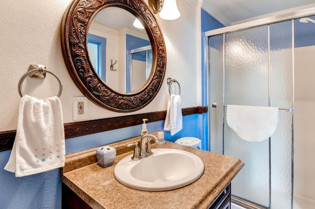Astoria Painted Lady Historic Apt With River View! Extérieur photo