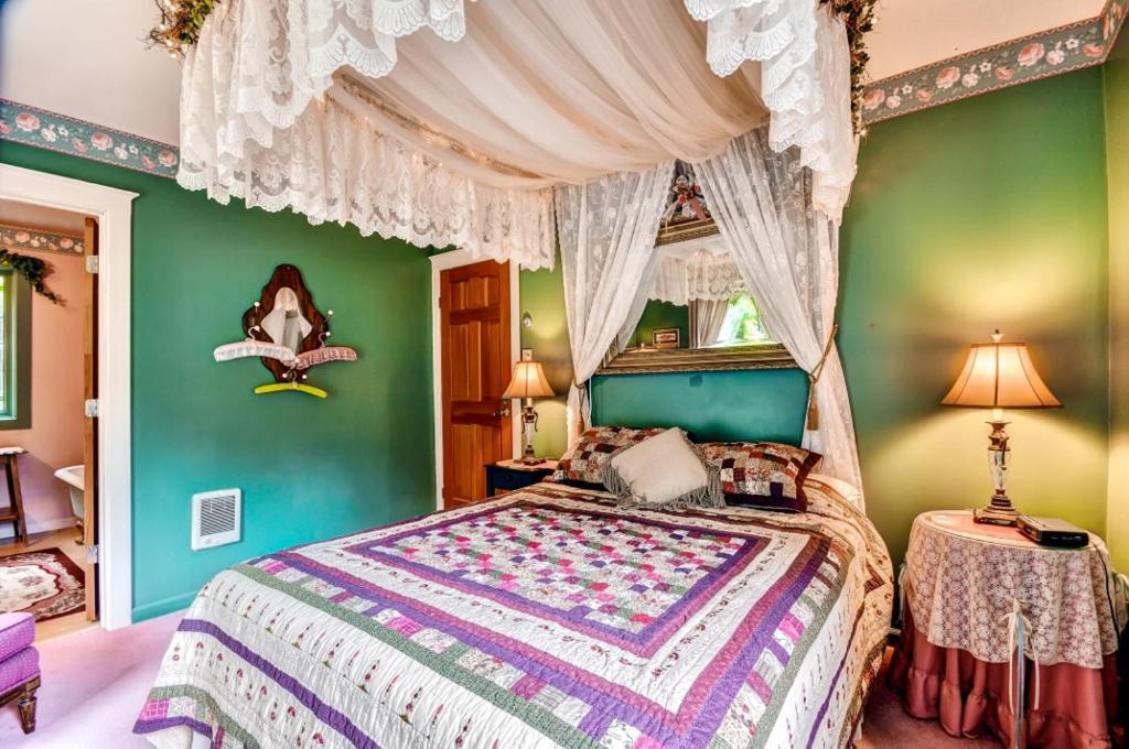 Astoria Painted Lady Historic Apt With River View! Extérieur photo
